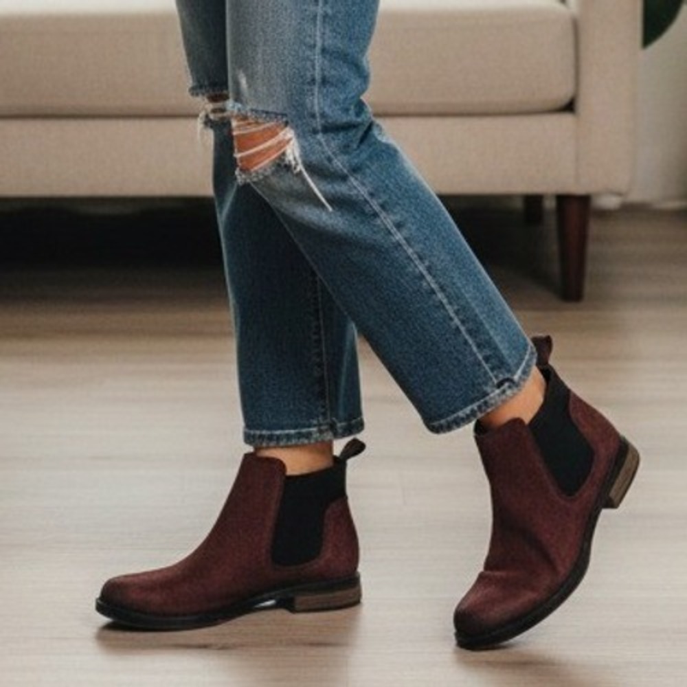 Franco Sarto Burgundy Suede Chelsea Ankle Boots - Women's Size 6M